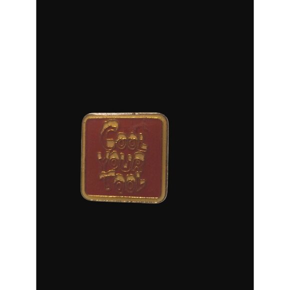 Vintage Hat Lapel Pin Badge Gold & Red Enamel "Cool Your Tool" - Picture 2 of 3